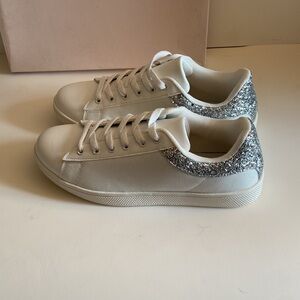 New Just Fab sneakers White Faux Leather Silver Glitter Sparkle Size 9 low Top